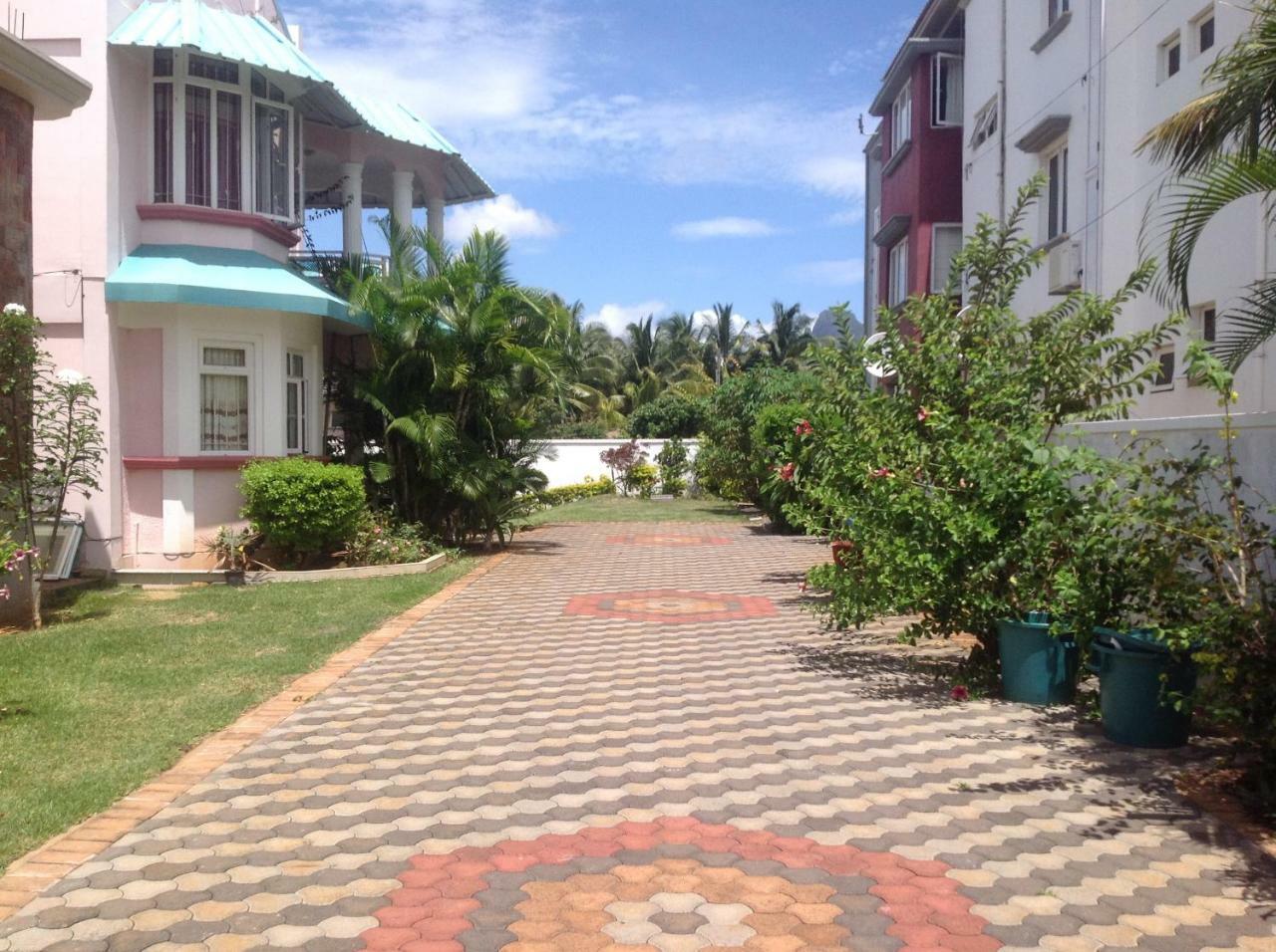 Fayruz Villa Is A 3 Bedroom, 3 Bathroom Detached House With Ac And Swimming Pool 5 Minutes Walk From Flic En Flac Public Beach Exterior foto