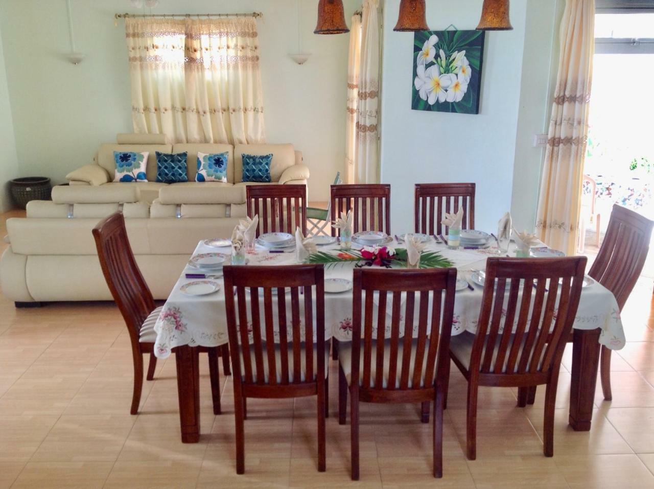 Fayruz Villa Is A 3 Bedroom, 3 Bathroom Detached House With Ac And Swimming Pool 5 Minutes Walk From Flic En Flac Public Beach Exterior foto