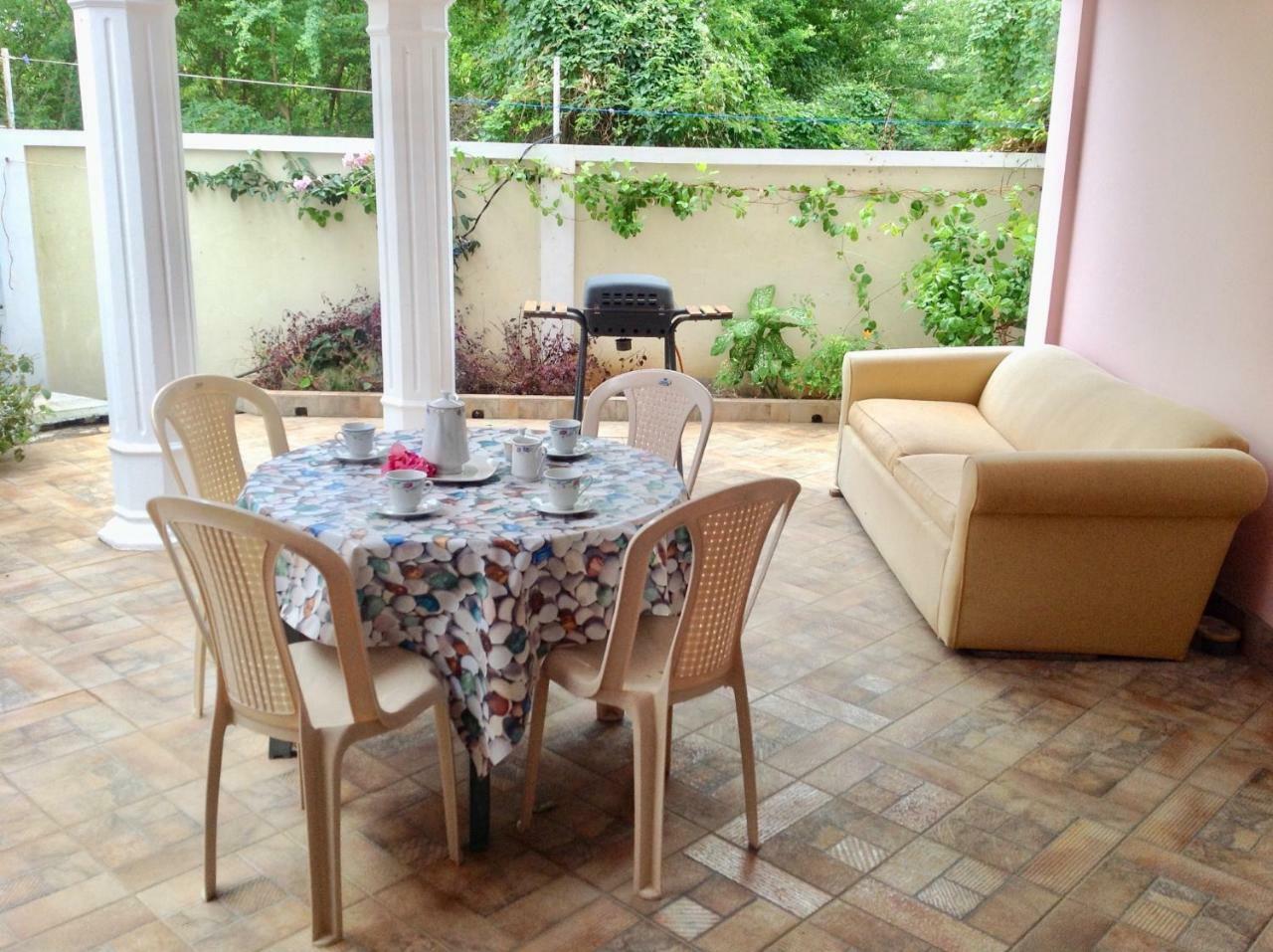 Fayruz Villa Is A 3 Bedroom, 3 Bathroom Detached House With Ac And Swimming Pool 5 Minutes Walk From Flic En Flac Public Beach Exterior foto